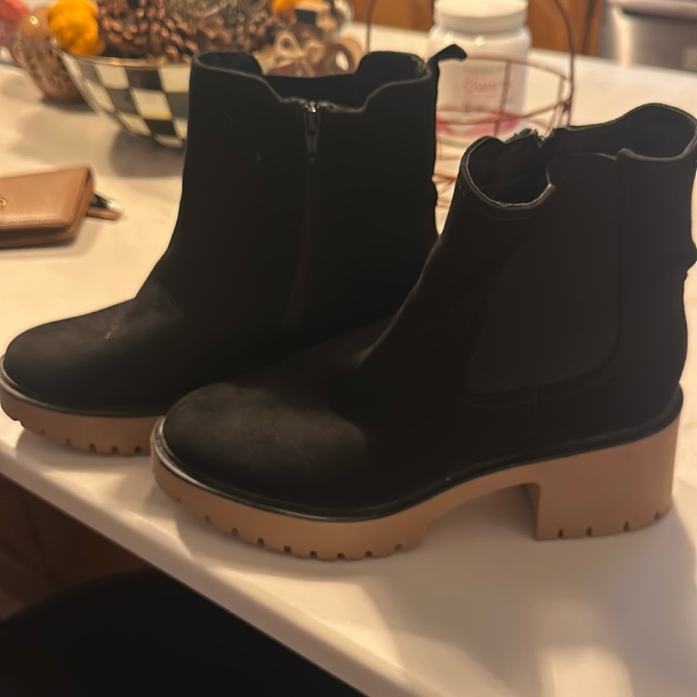 Universal Thread Black Boots